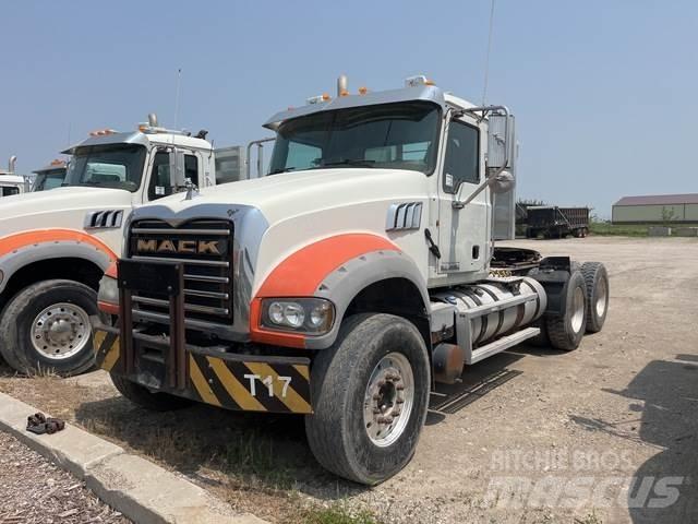 Mack GU713 Tracteur routier