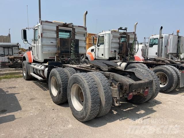 Mack GU713 Tracteur routier