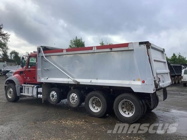 Mack GU713 Camion benne