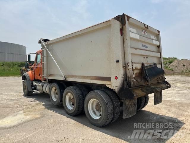 Mack GU713 Camion benne