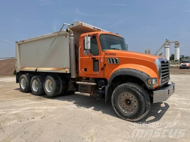 Mack GU713 Camion benne