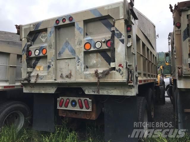 Mack GU713 Camion benne