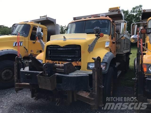 Mack GU713 Camion benne