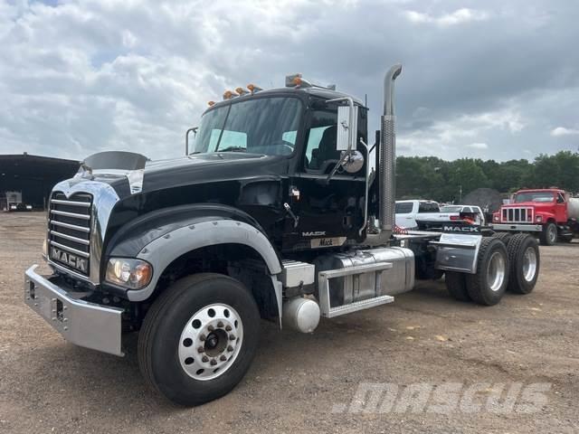 Mack GU713 Tracteur routier