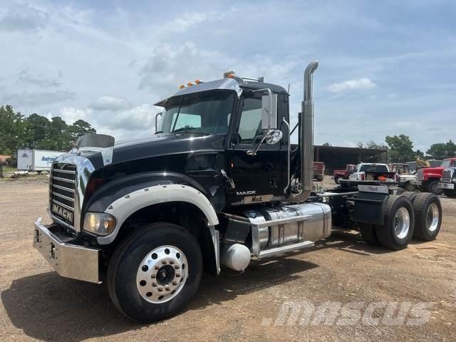 Mack GU713 Tracteur routier