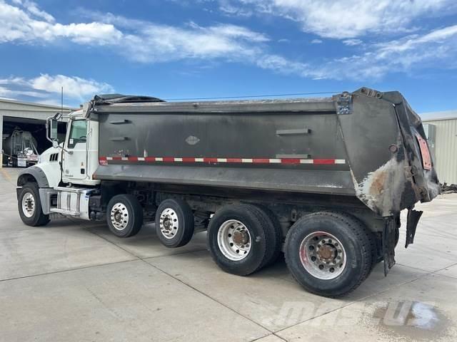 Mack GU713 Camion benne