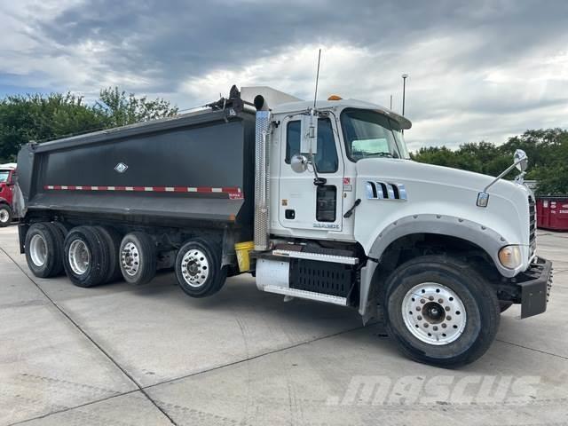 Mack GU713 Camion benne
