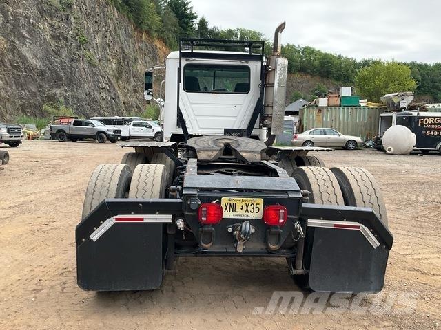 Mack GU713 Tracteur routier