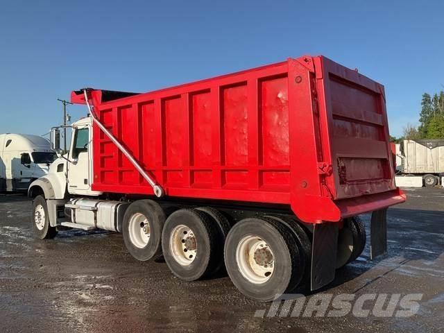 Mack GU713 Camion benne