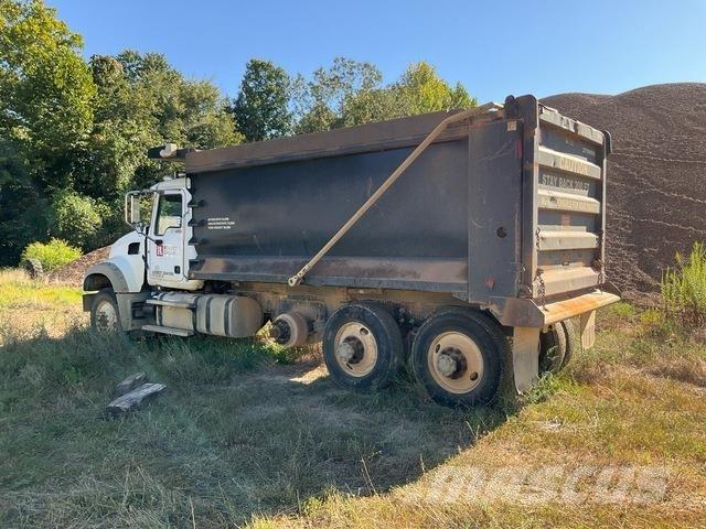 Mack GU713 Camion benne
