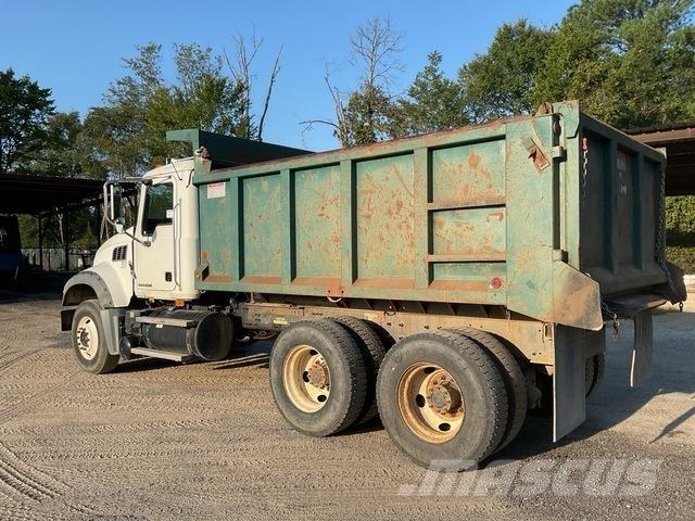 Mack GU713 Camion benne