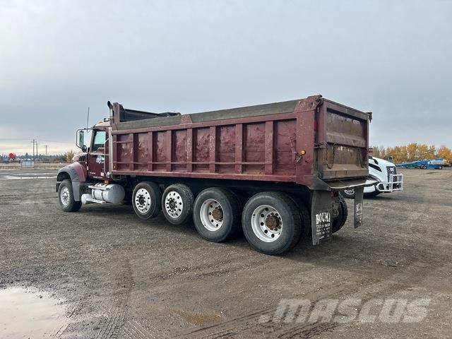 Mack GU713 Camion benne