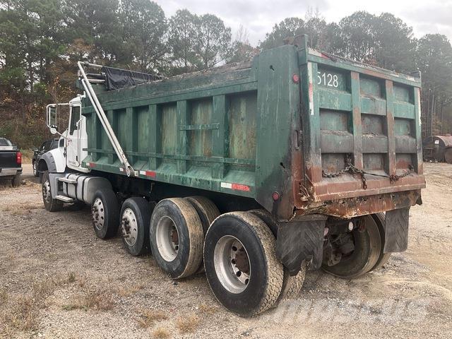 Mack GU713 Camion benne