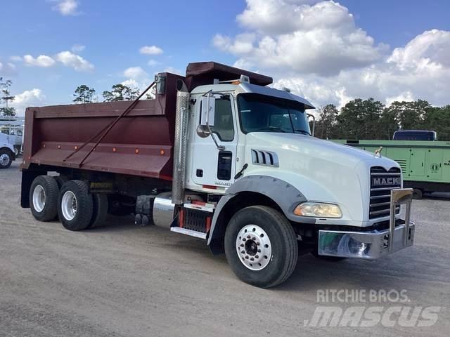 Mack GU813 Camion benne