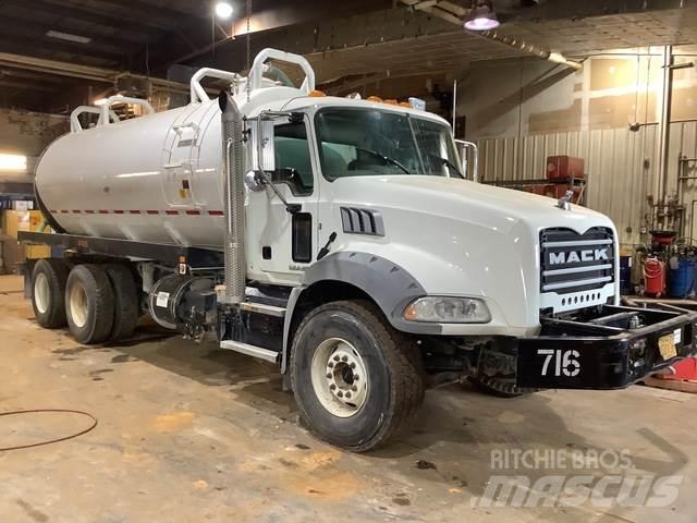 Mack GU813 Motrici cisterna