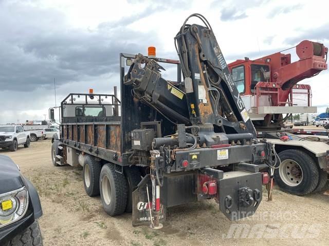Mack GU813 Camion plateau