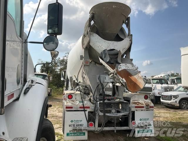 Mack GU813 Autre camion