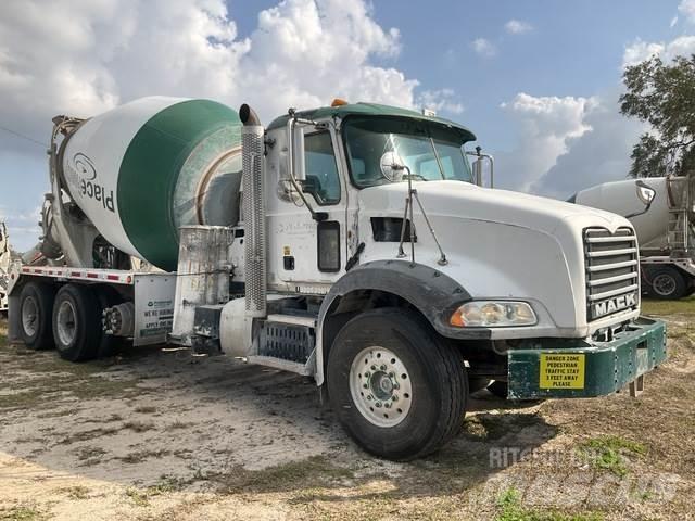 Mack GU813 Autre camion