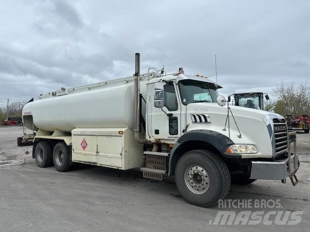 Mack GU813 Motrici cisterna