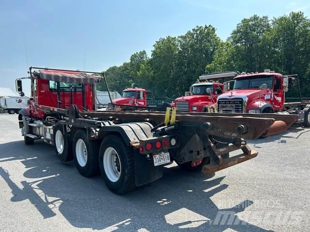 Mack GU813 Camion multibenne