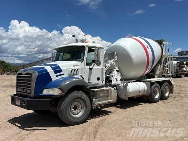 Mack GU813 Autre camion