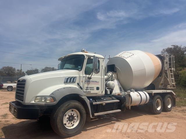 Mack GU813 Autre camion