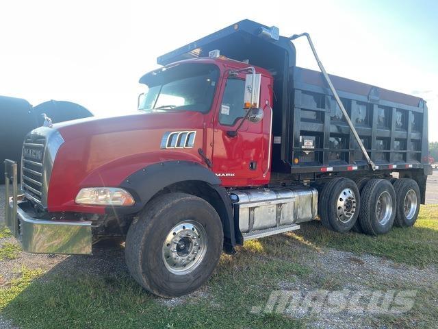 Mack GU813 Camion benne