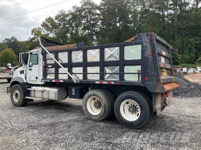 Mack GU813 Camion benne