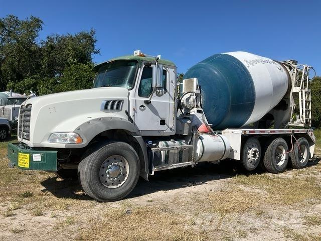 Mack GU813 Autre camion