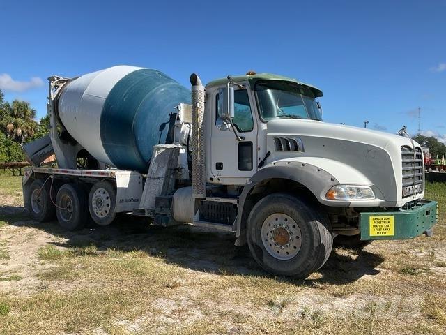 Mack GU813 Autre camion