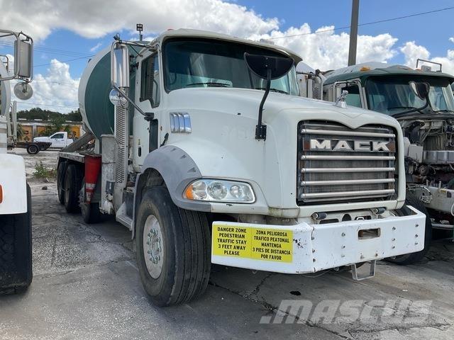 Mack GU813 Autre camion