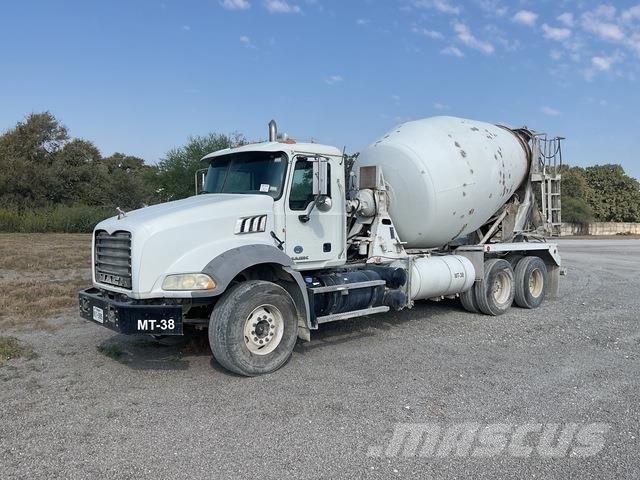 Mack GU813 Autre camion