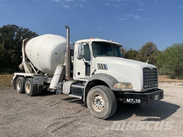Mack GU813 Autre camion