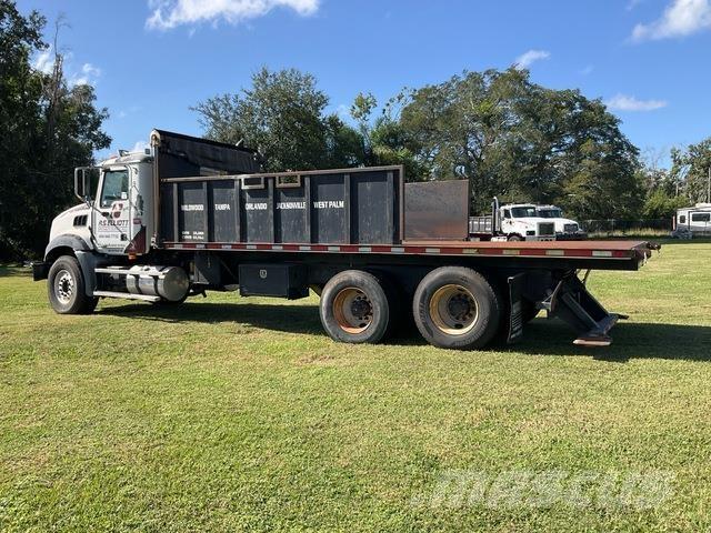 Mack GU813 Camion benne