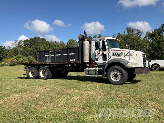 Mack GU813 Camion benne