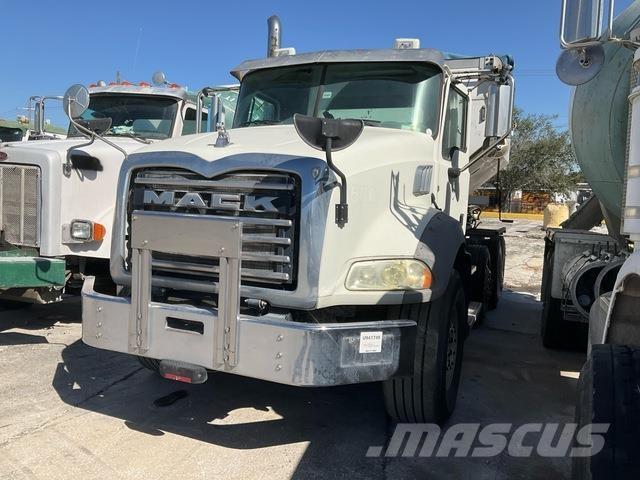 Mack GU813 Camion malaxeur