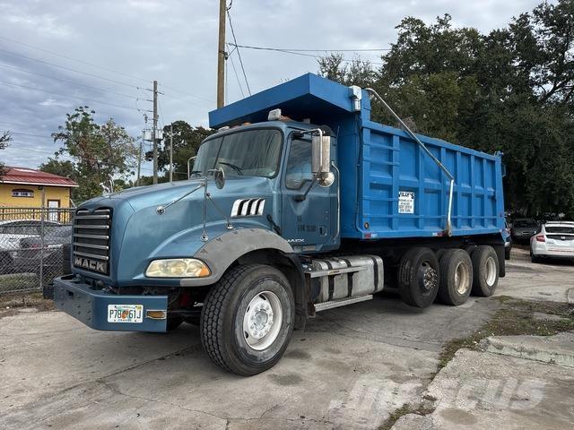 Mack GU813 Camion benne