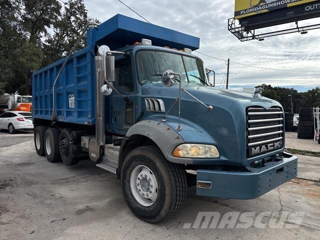 Mack GU813 Camion benne
