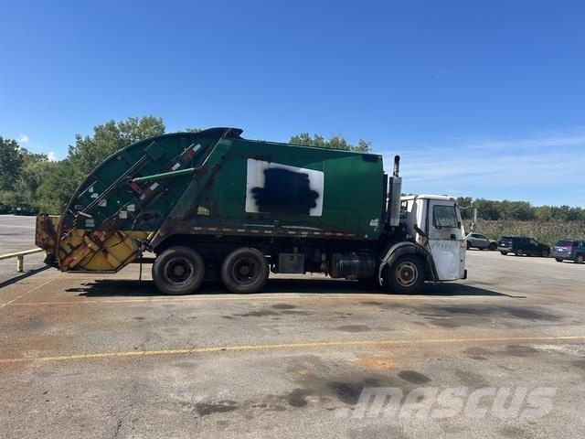 Mack LE613 Camion poubelle