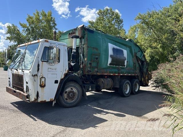 Mack LE613 Camion poubelle