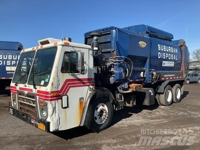Mack LEU633 Camion poubelle
