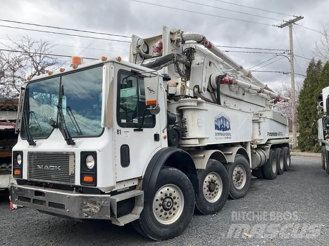 Mack MR688S Pompe à béton
