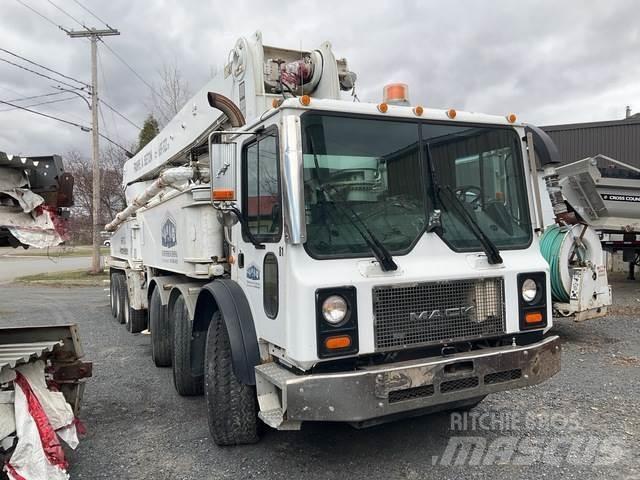 Mack MR688S Pompe à béton