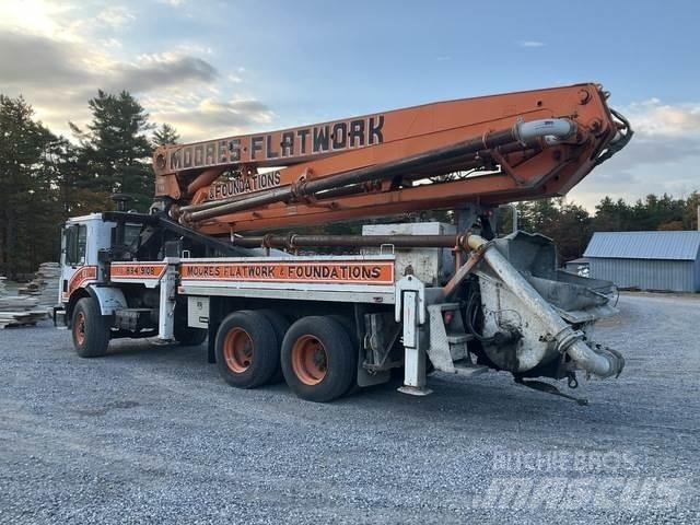 Mack MR688S Pompe à béton