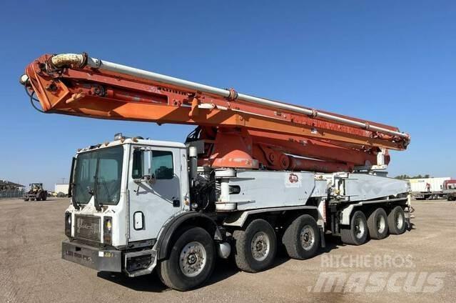 Mack MR688S Pompe à béton