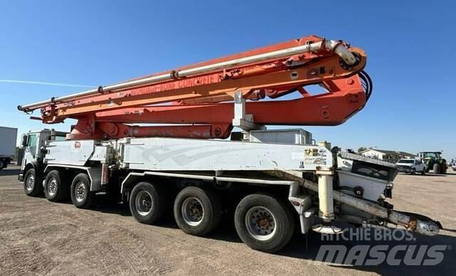 Mack MR688S Pompe à béton
