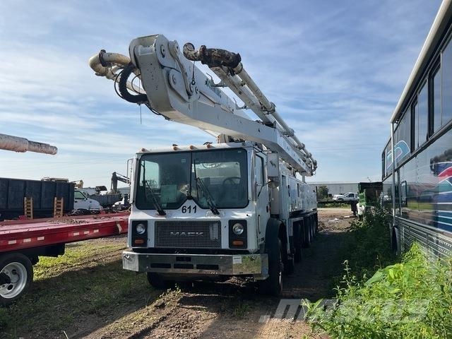 Mack MR688S Pompe à béton