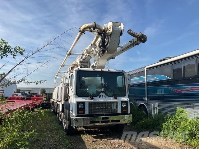 Mack MR688S Pompe à béton