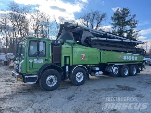 Mack MRU613 Pompe à béton