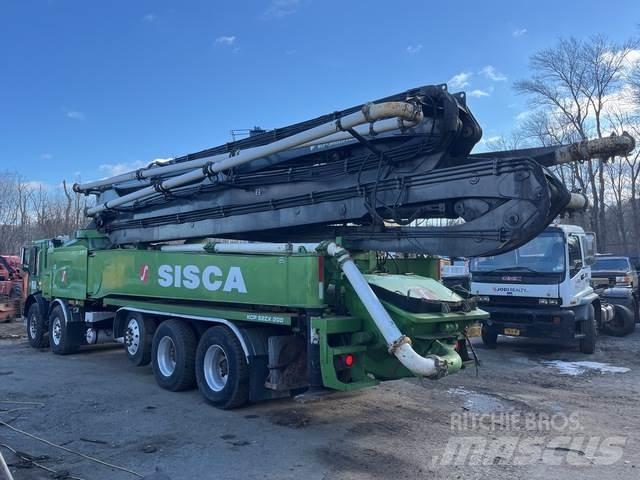 Mack MRU613 Pompe à béton